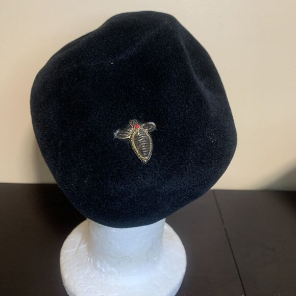 Vintage Carol Fisk Hat Of Chicago Velvet with 2 Jeweled Insects - Picture 4 of 8